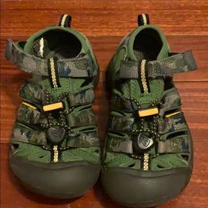 Keen water sneaker. Camo